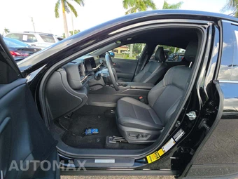 2025 Toyota Crown XLE – miniatura 6
