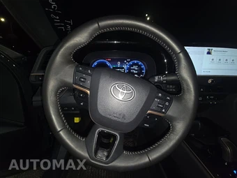 2025 Toyota Crown XLE – miniatura 10