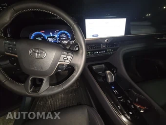 2025 Toyota Crown XLE – miniatura 11