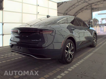 2025 Toyota Crown XLE – miniatura 4