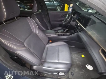 2025 Toyota Crown XLE – miniatura 8