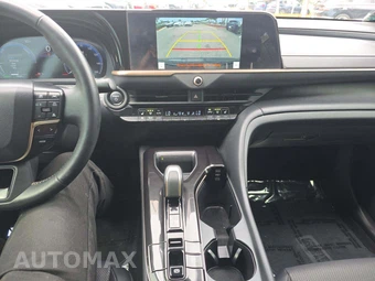 2025 Toyota Crown XLE – miniatura 10