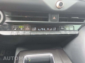 2025 Toyota Crown XLE – miniatura 29