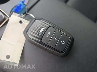 2025 Toyota Crown XLE – miniatura 8