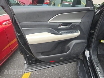 2025 Toyota Grand Highlander LE - miniatura 9