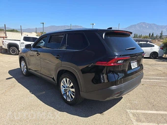 2025 Toyota Grand Highlander Platinum - miniatura 2