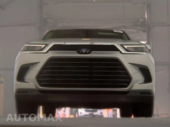 2025 Toyota Grand Highlander XLE - miniatura 3