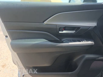 2025 Toyota Grand Highlander XLE - miniatura 9