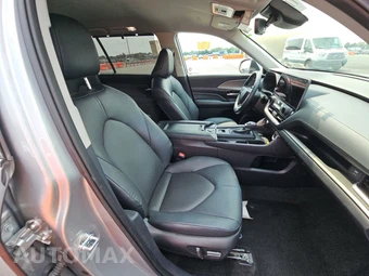 2025 Toyota Grand Highlander XLE - miniatura 8