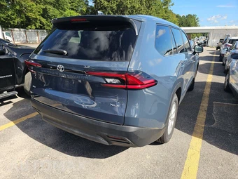 2025 Toyota Grand Highlander XLE - miniatura 4