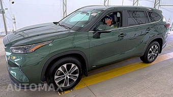 2025 Toyota Highlander Hybrid XLE