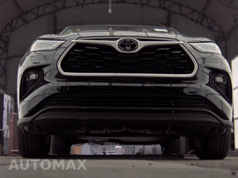 2025 Toyota Highlander LE - miniatura 3