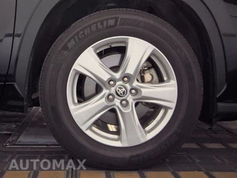 2025 Toyota Highlander LE - miniatura 10