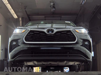 2025 Toyota Highlander LE - miniatura 3