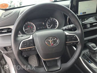 2025 Toyota Highlander LE - miniatura 16