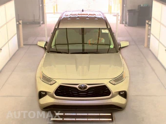 2025 Toyota Highlander LE - miniatura 2