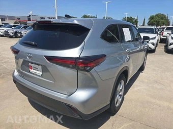 2025 Toyota Highlander LE - miniatura 3