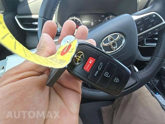 2025 Toyota Highlander LE - miniatura 8