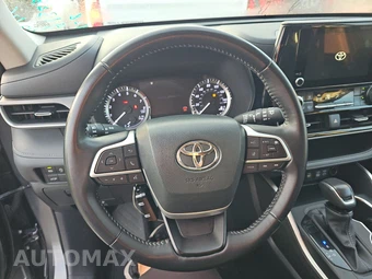 2025 Toyota Highlander LE - miniatura 16