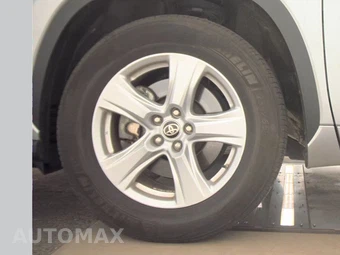 2025 Toyota Highlander LE - miniatura 9