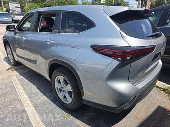 2025 Toyota Highlander LE - miniatura 2