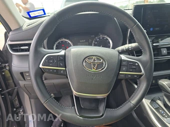 2025 Toyota Highlander LE - miniatura 16