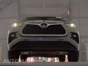 2025 Toyota Highlander LE - miniatura 3
