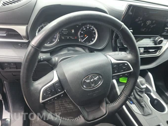 2025 Toyota Highlander LE - miniatura 15