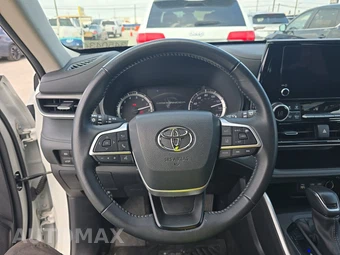 2025 Toyota Highlander LE - miniatura 10
