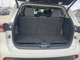 2025 Toyota Highlander LE - miniatura 18