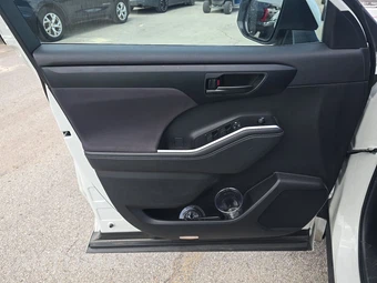 2025 Toyota Highlander LE - miniatura 9