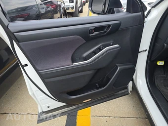 2025 Toyota Highlander LE - miniatura 15