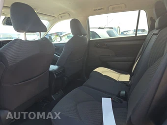 2025 Toyota Highlander LE - miniatura 13