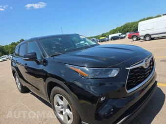 2025 Toyota Highlander LE - miniatura 3