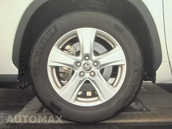 2025 Toyota Highlander LE - miniatura 9