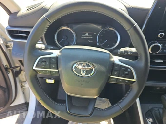 2025 Toyota Highlander LE - miniatura 10