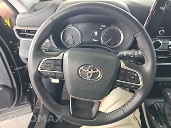 2025 Toyota Highlander LE - miniatura 10
