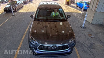 2025 Toyota Highlander LE - miniatura 2