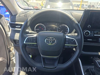 2025 Toyota Highlander LE - miniatura 10