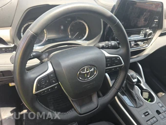 2025 Toyota Highlander LE - miniatura 10