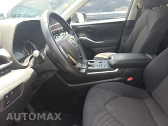 2025 Toyota Highlander LE - miniatura 7