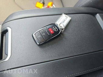 2025 Toyota Highlander LE - miniatura 5