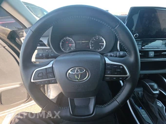 2025 Toyota Highlander LE - miniatura 16