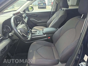 2025 Toyota Highlander LE - miniatura 3