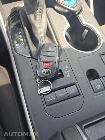 2025 Toyota Highlander LE - miniatura 5