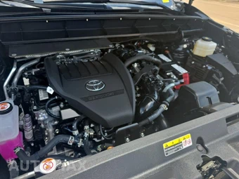 2025 Toyota Highlander LE - miniatura 18