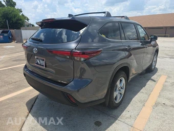 2025 Toyota Highlander LE - miniatura 4