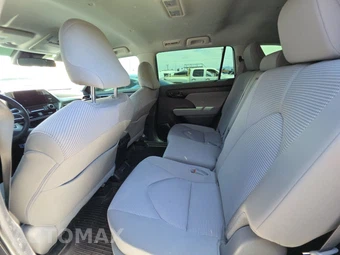2025 Toyota Highlander LE - miniatura 13