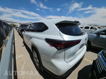 2025 Toyota Highlander LE - miniatura 6