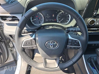 2025 Toyota Highlander LE - miniatura 10